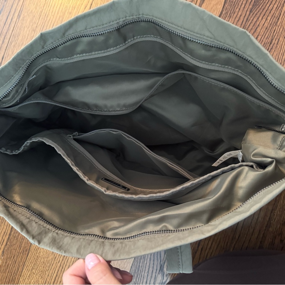 lululemon athletica Olive Green Tote Bag - Picture 5 of 9